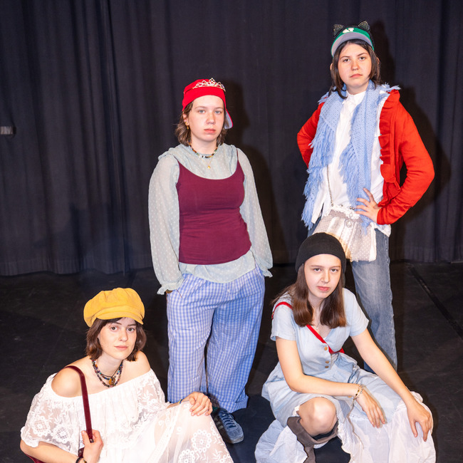 jugendclub momoll theater - Im Spiegel der Anderen